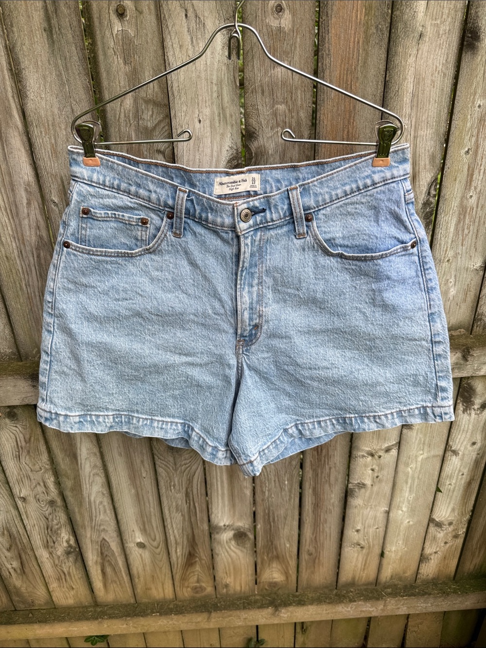 Abercrombie & Fitch The Dad Short High Rise Curve Love light wash 31 12